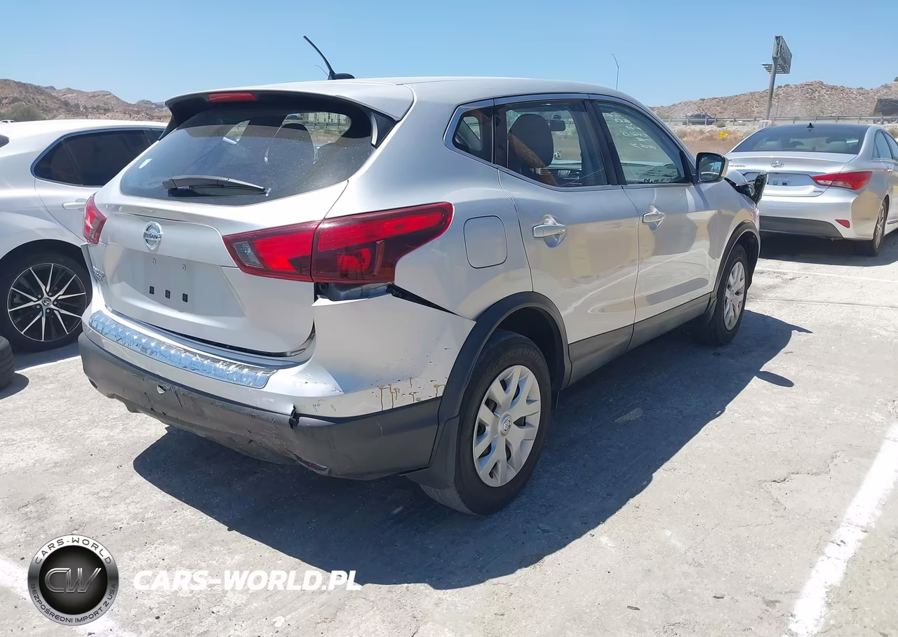2018 Nissan Rogue Sport S VIN:JN1BJ1CPXJW184305 - 4