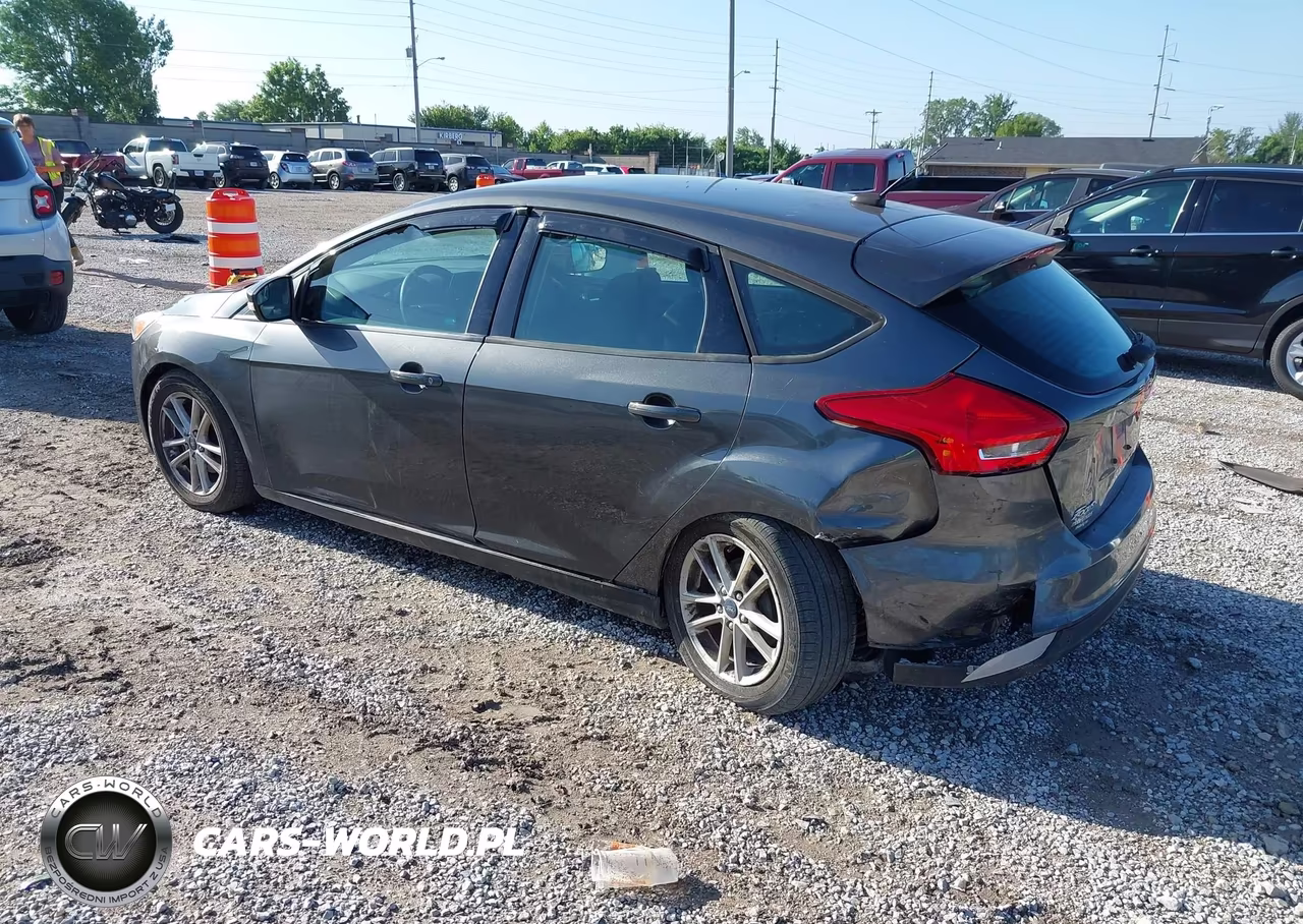 2017 Ford Focus Se VIN:1FADP3K22HL303648 - 3