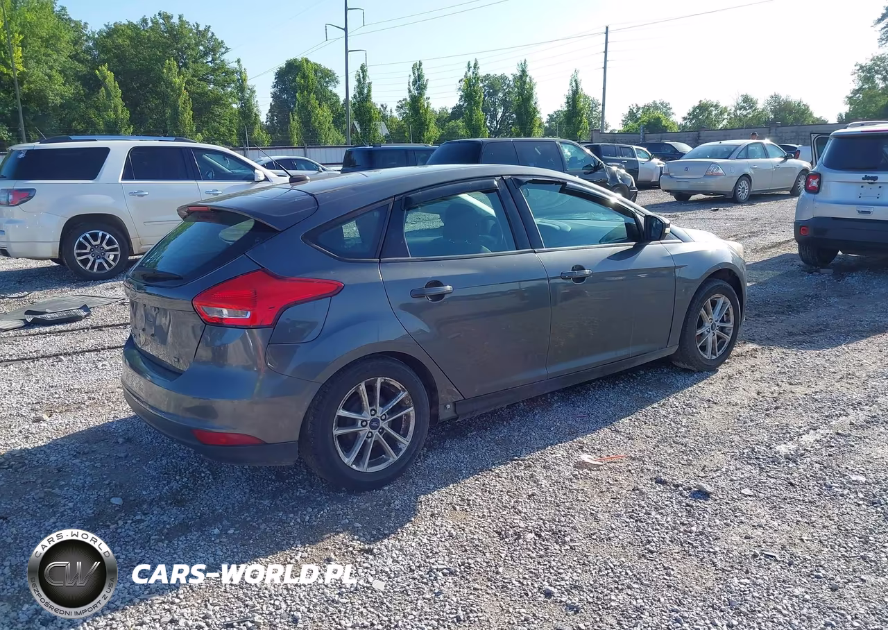 2017 Ford Focus Se VIN:1FADP3K22HL303648 - 4