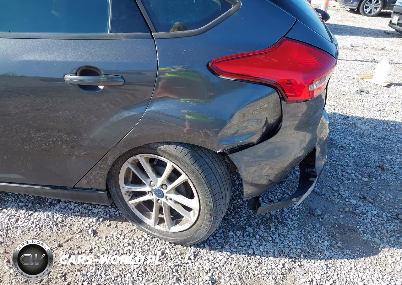 2017 Ford Focus Se VIN:1FADP3K22HL303648 - 6