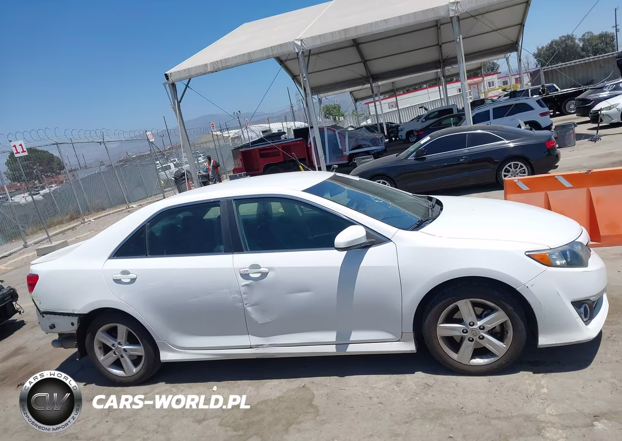 2014 Toyota Camry Se VIN:4T1BF1FK1EU444456 - 14