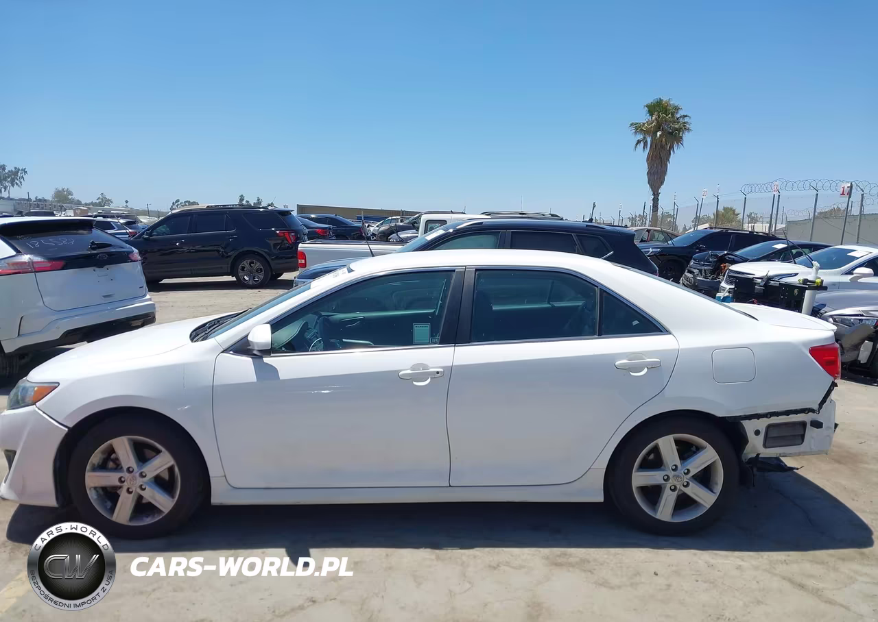 2014 Toyota Camry Se VIN:4T1BF1FK1EU444456 - 15