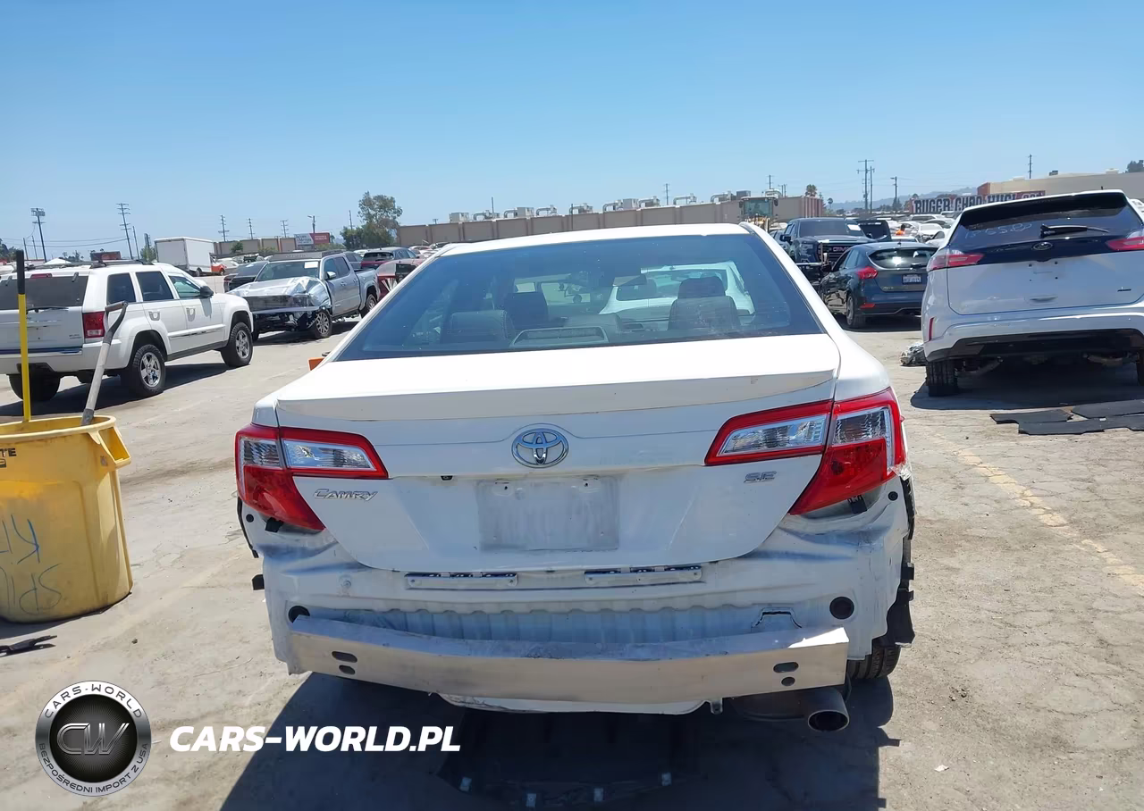 2014 Toyota Camry Se VIN:4T1BF1FK1EU444456 - 17