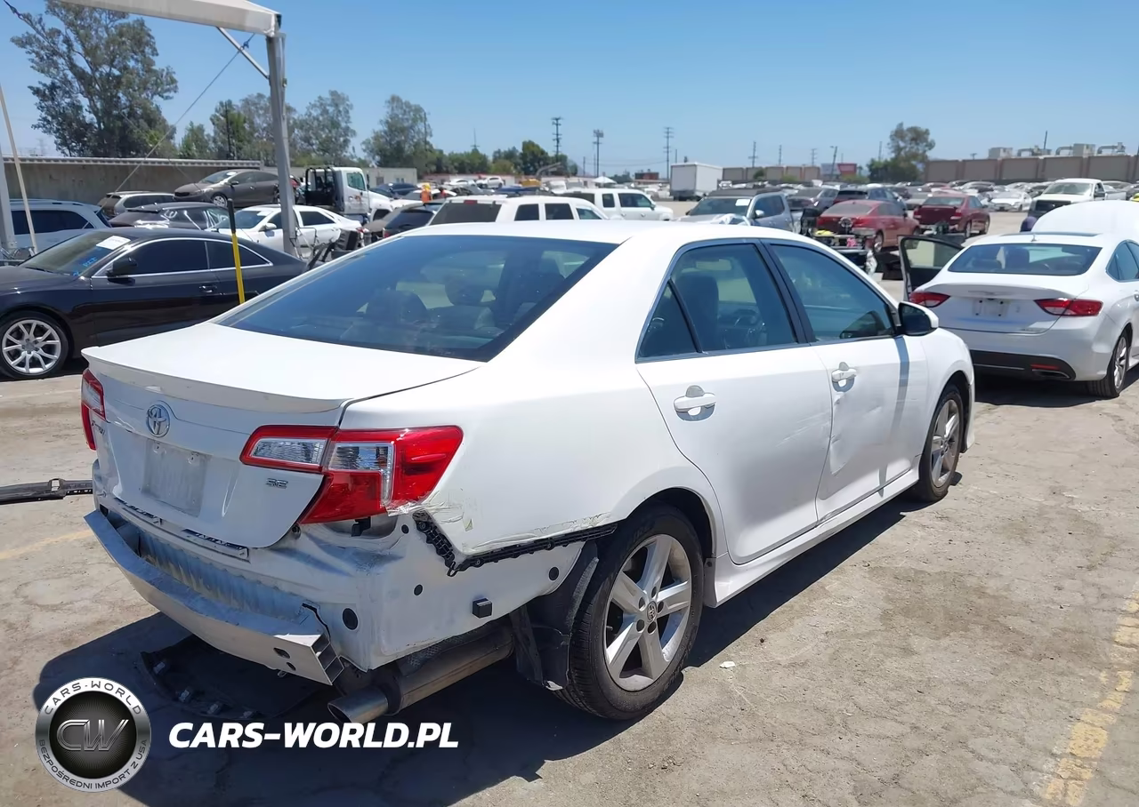 2014 Toyota Camry Se VIN:4T1BF1FK1EU444456 - 4