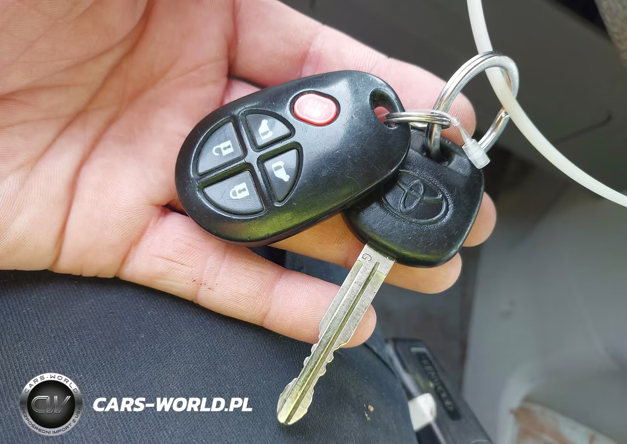 2011 Toyota Sienna Le VIN:5TDJK3DCXBS028540 - 11