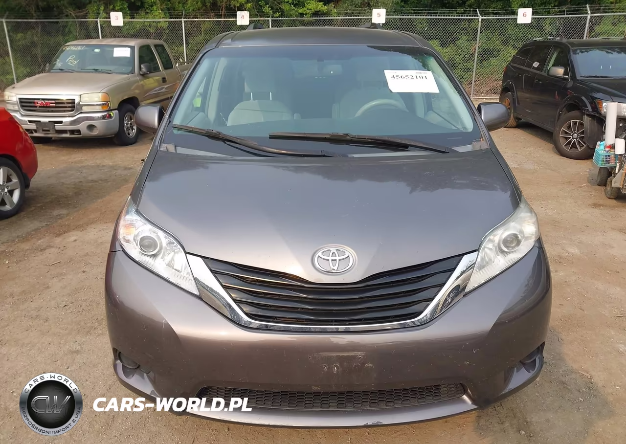 2011 Toyota Sienna Le VIN:5TDJK3DCXBS028540 - 12