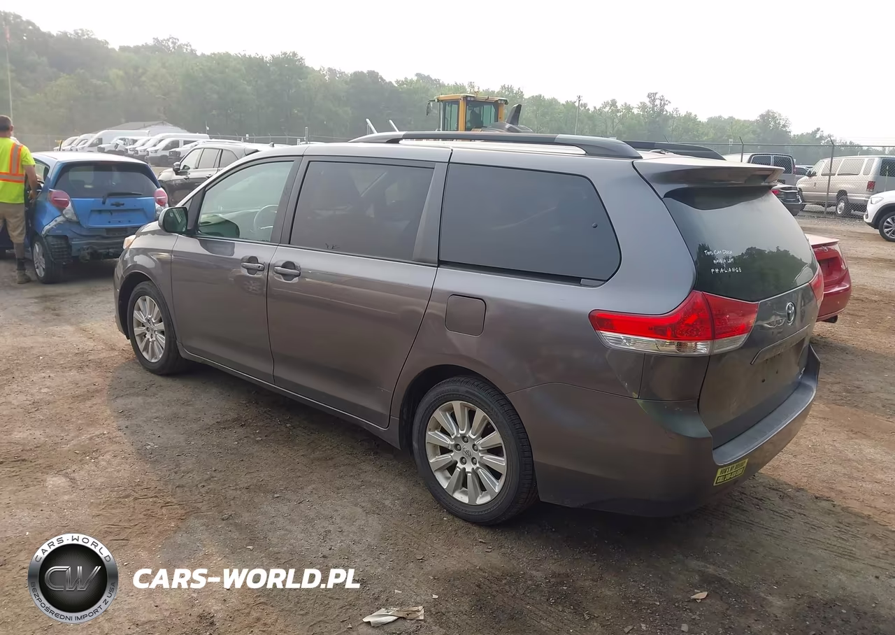 2011 Toyota Sienna Le VIN:5TDJK3DCXBS028540 - 3