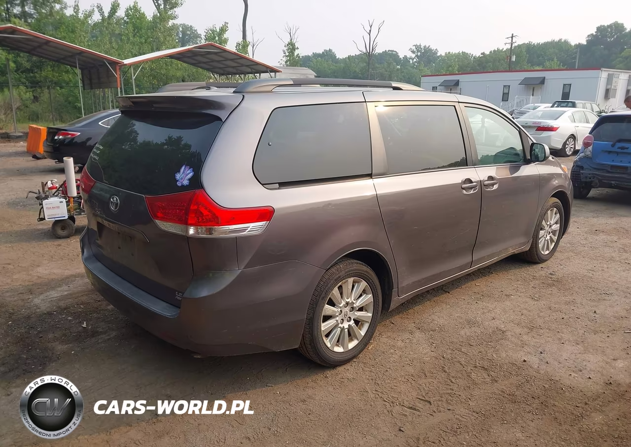 2011 Toyota Sienna Le VIN:5TDJK3DCXBS028540 - 4