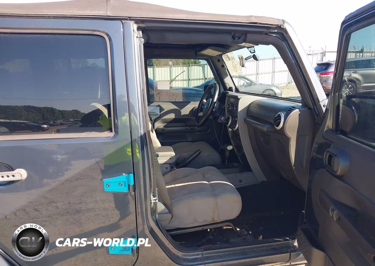2008 Jeep Wrangler Unlimited Sahara VIN:1J4GB59148L620128 - 5