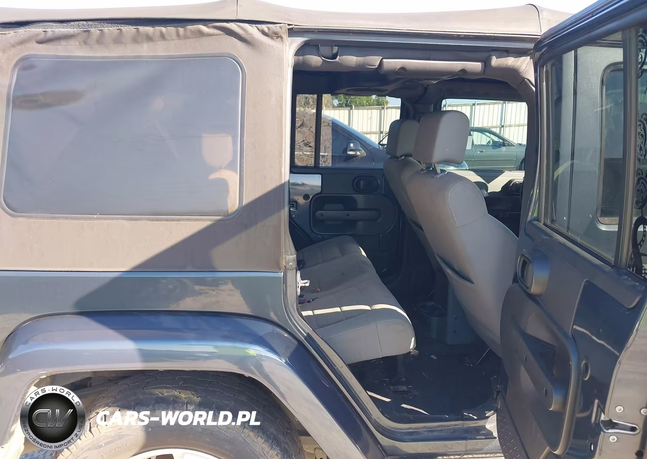 2008 Jeep Wrangler Unlimited Sahara VIN:1J4GB59148L620128 - 8