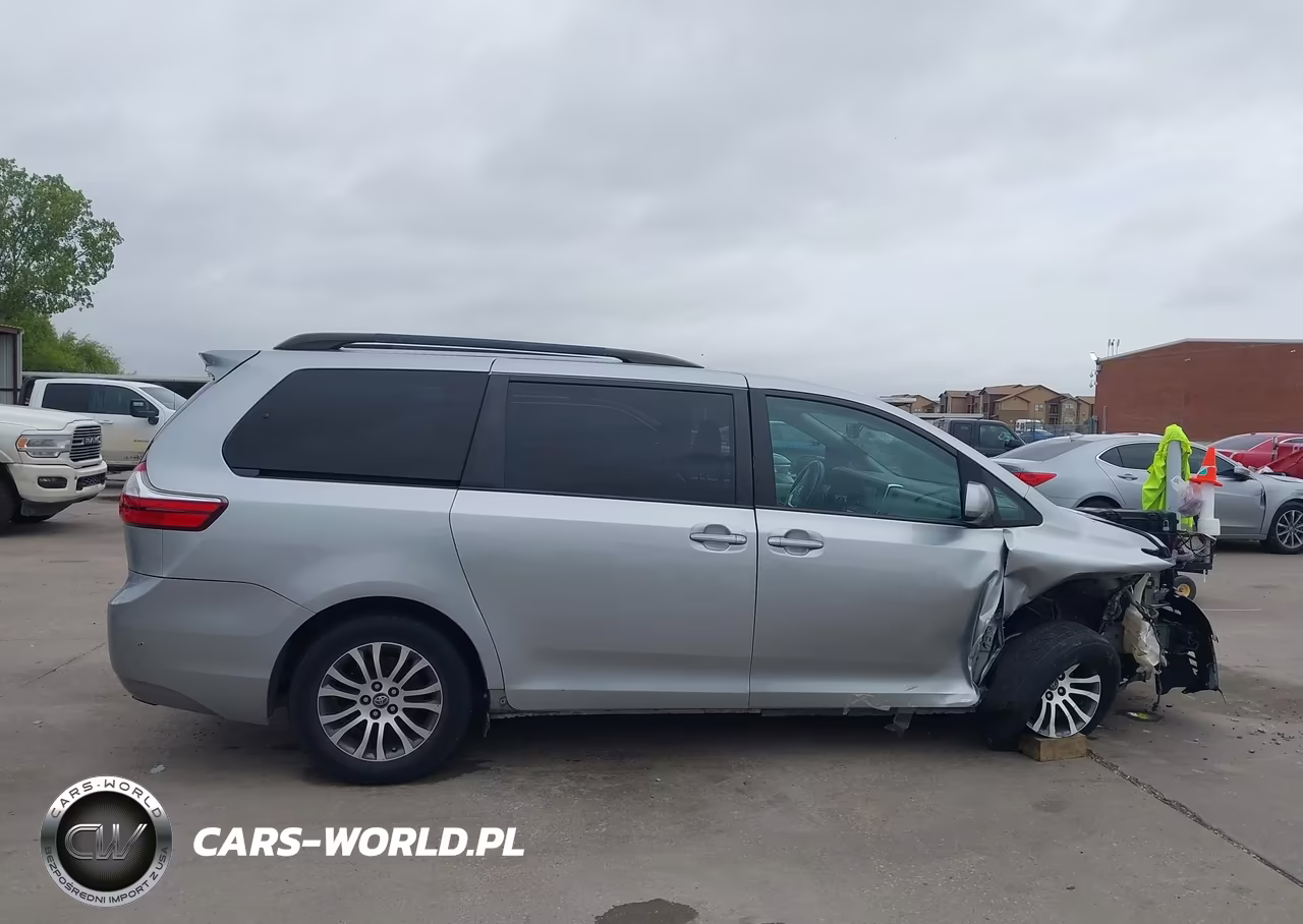 2018 Toyota Sienna Xle 8 Passenger VIN:5TDYZ3DC5JS939819 - 14