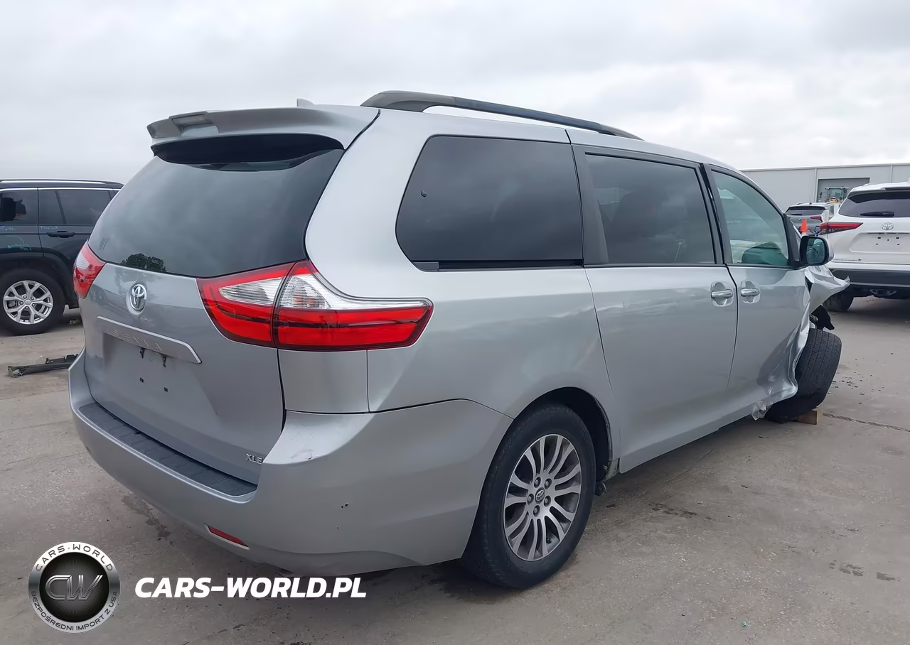 2018 Toyota Sienna Xle 8 Passenger VIN:5TDYZ3DC5JS939819 - 4