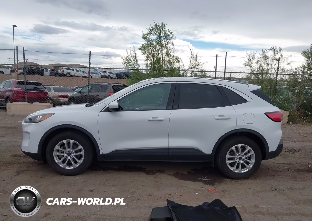 2020 Ford Escape Se VIN:1FMCU0G67LUB84132 - 17