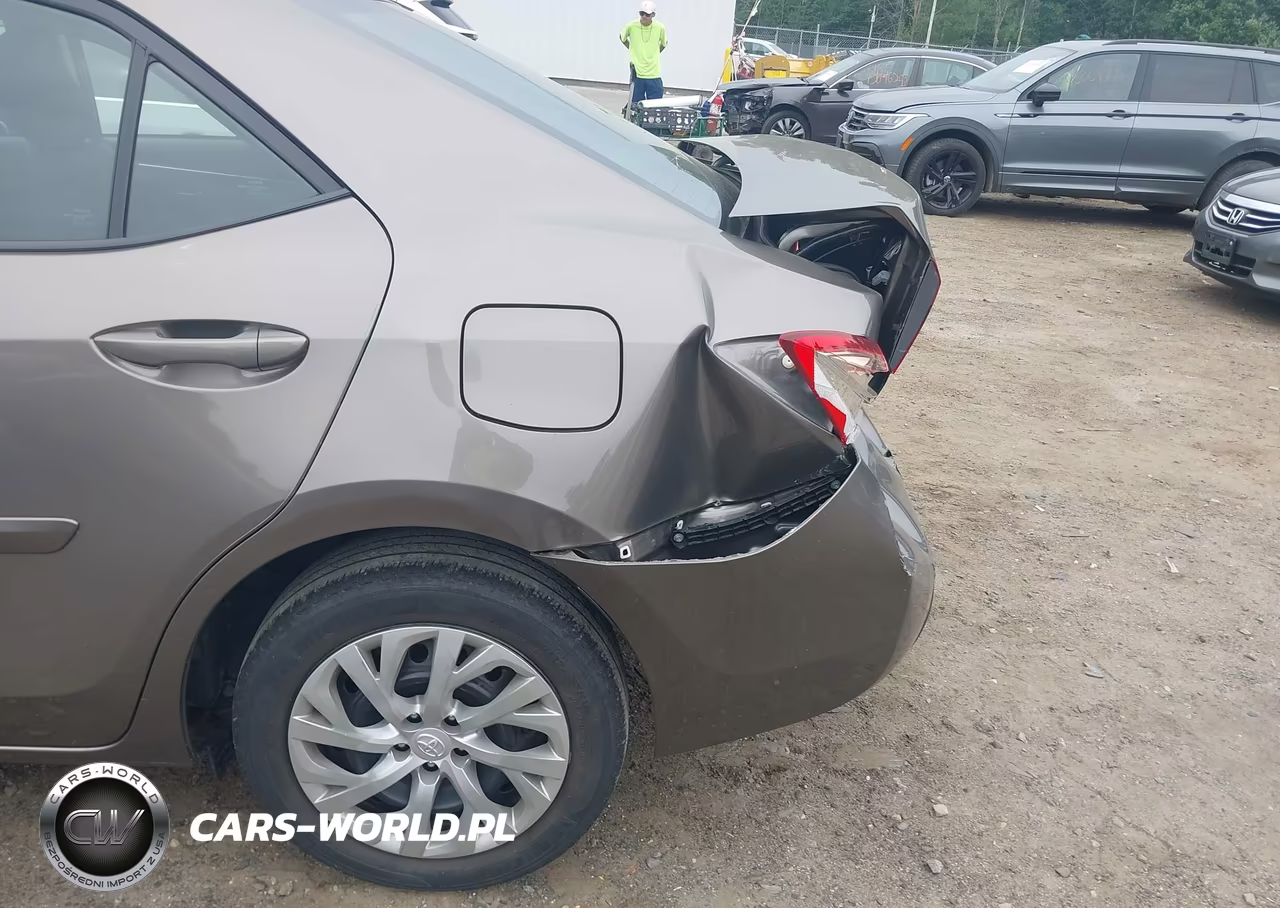 2019 Toyota Corolla Le VIN:2T1BURHE8KC180533 - 17