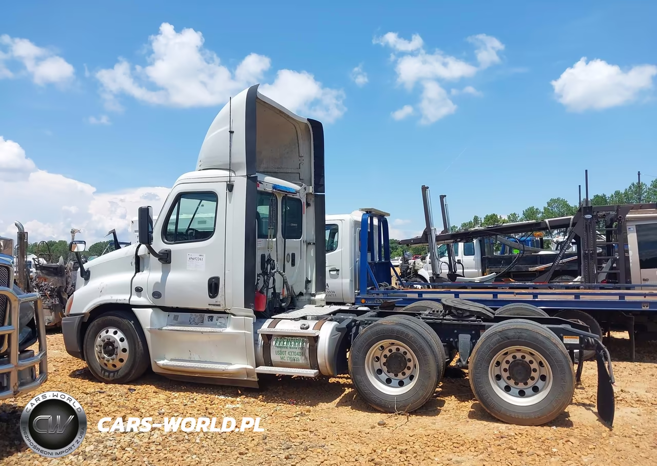 2014 Freightliner Cascadia 125 VIN:3AKJGED5XESFL2378 - 14