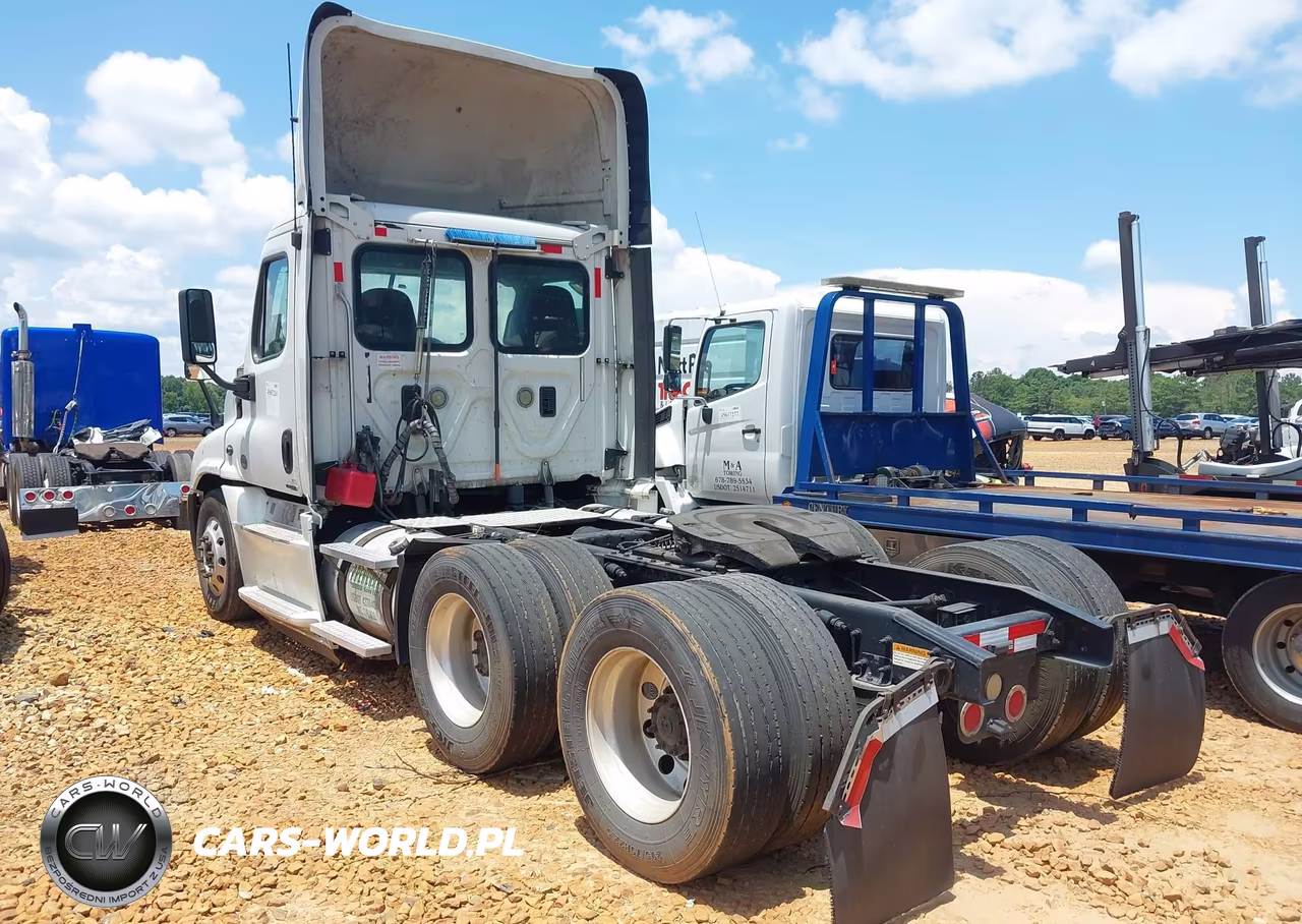 2014 Freightliner Cascadia 125 VIN:3AKJGED5XESFL2378 - 3