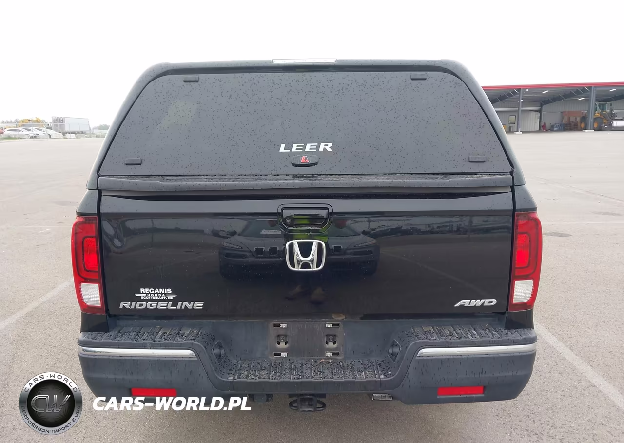 2017 Honda Ridgeline Sport VIN:5FPYK3F1XHB023952 - 16