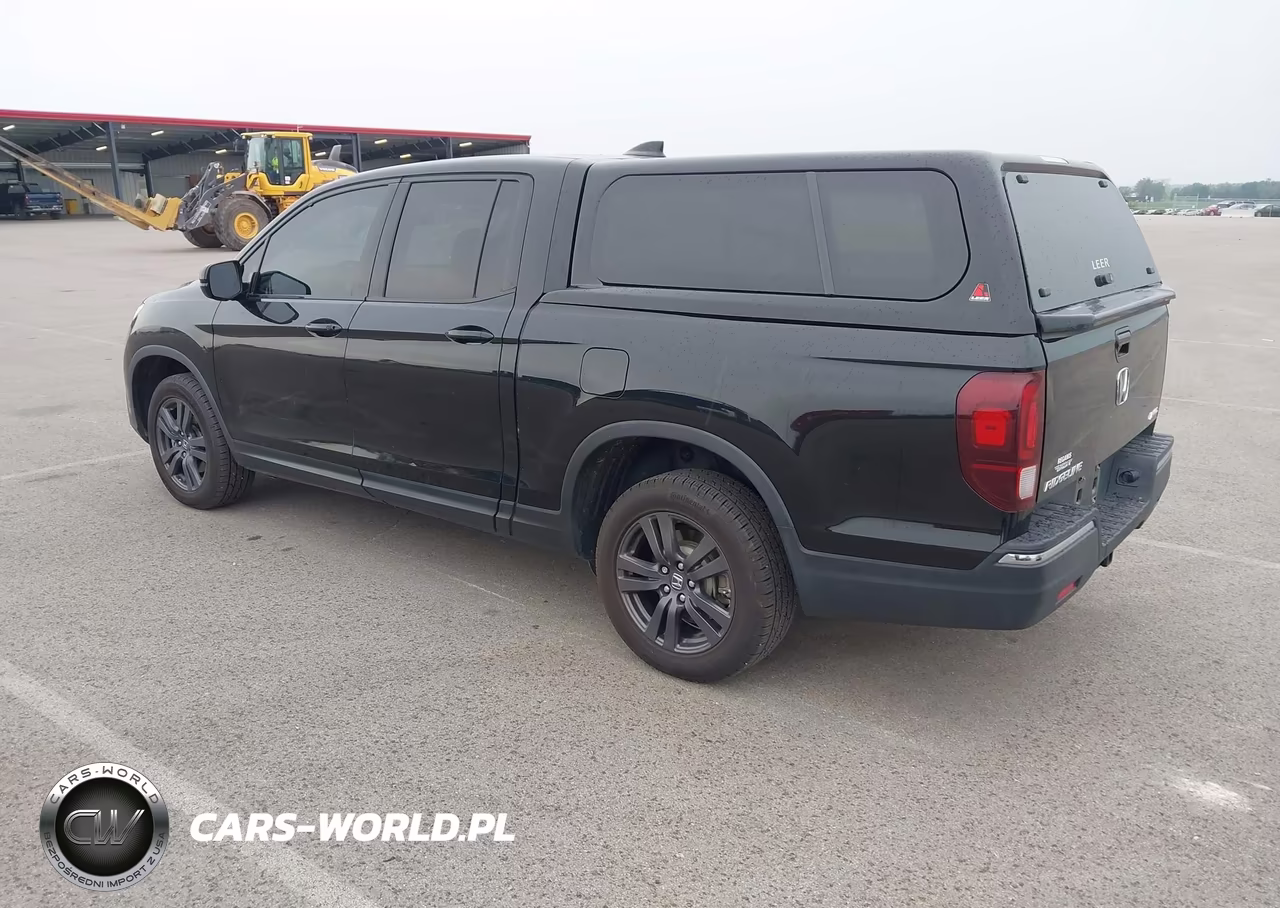 2017 Honda Ridgeline Sport VIN:5FPYK3F1XHB023952 - 3