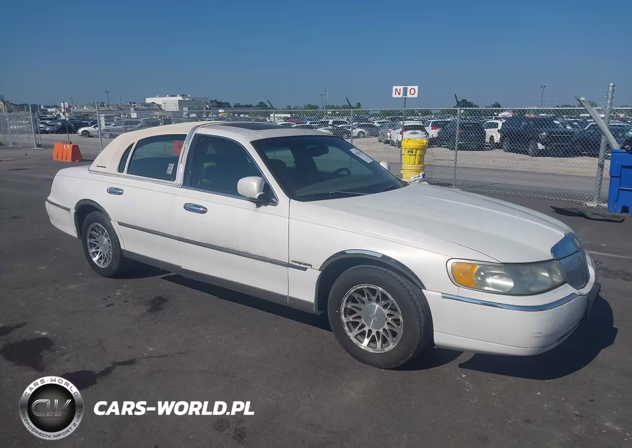 2002 Lincoln Town Car Signature