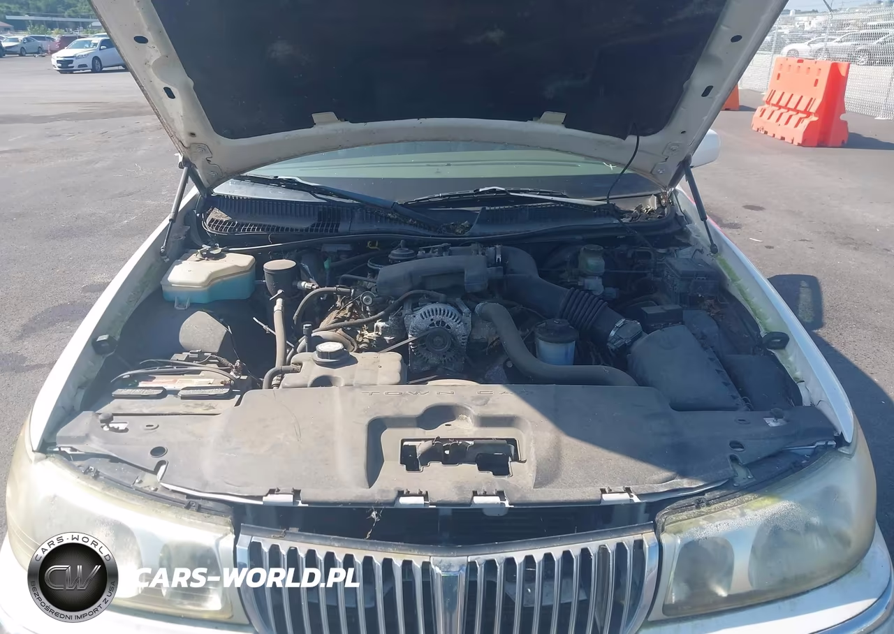 2002 Lincoln Town Car Signature VIN:1LNHM82WX2Y667648 - 10