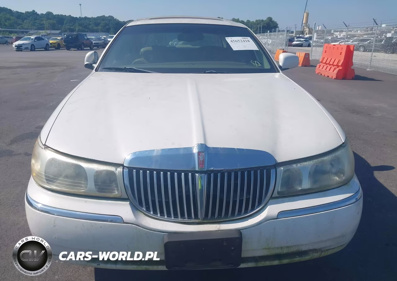 2002 Lincoln Town Car Signature VIN:1LNHM82WX2Y667648 - 6