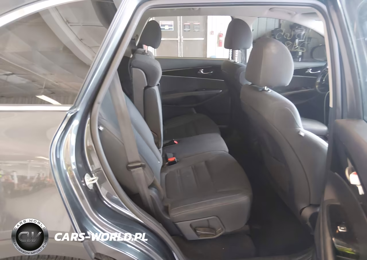 2019 Kia Sorento 3.3L S VIN:5XYPGDA53KG607955 - 8