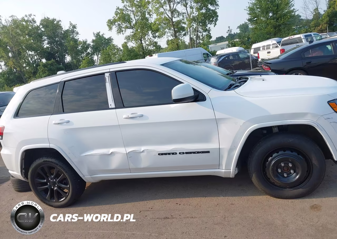 2020 Jeep Grand Cherokee Altitude 4X4 VIN:1C4RJFAG9LC267370 - 14