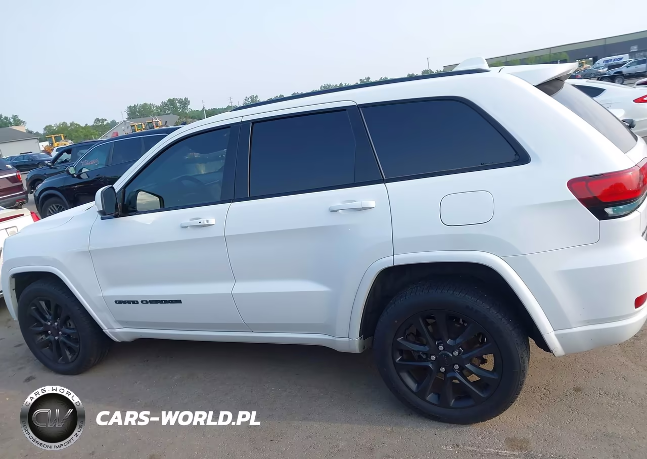 2020 Jeep Grand Cherokee Altitude 4X4 VIN:1C4RJFAG9LC267370 - 15