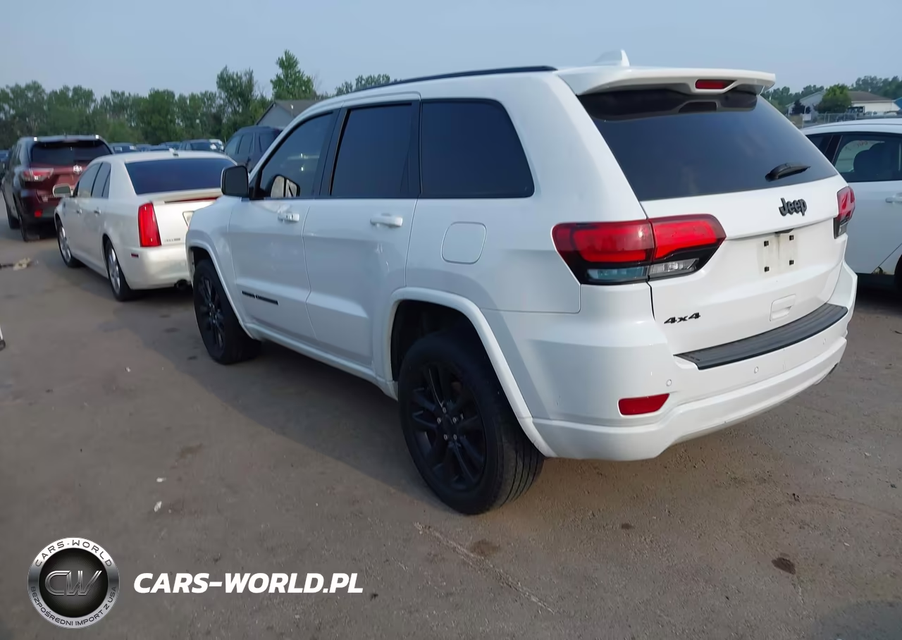 2020 Jeep Grand Cherokee Altitude 4X4 VIN:1C4RJFAG9LC267370 - 3