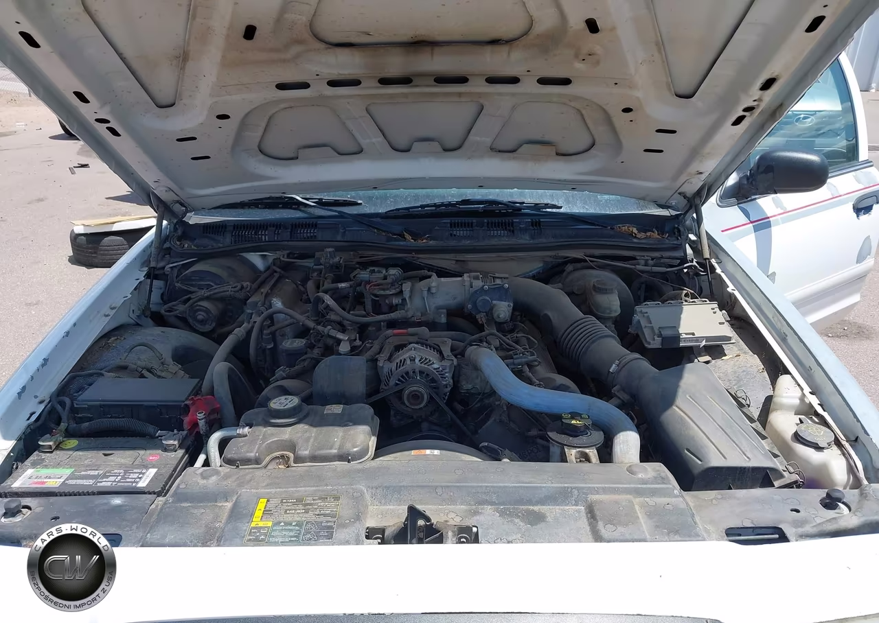 2005 Ford Crown Victoria Police VIN:2FAHP71W35X165890 - 10