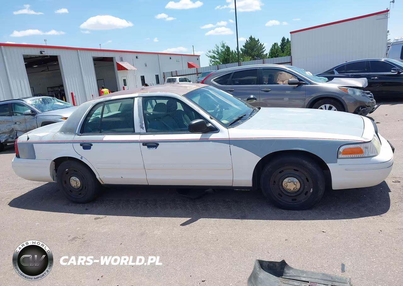 2005 Ford Crown Victoria Police VIN:2FAHP71W35X165890 - 13