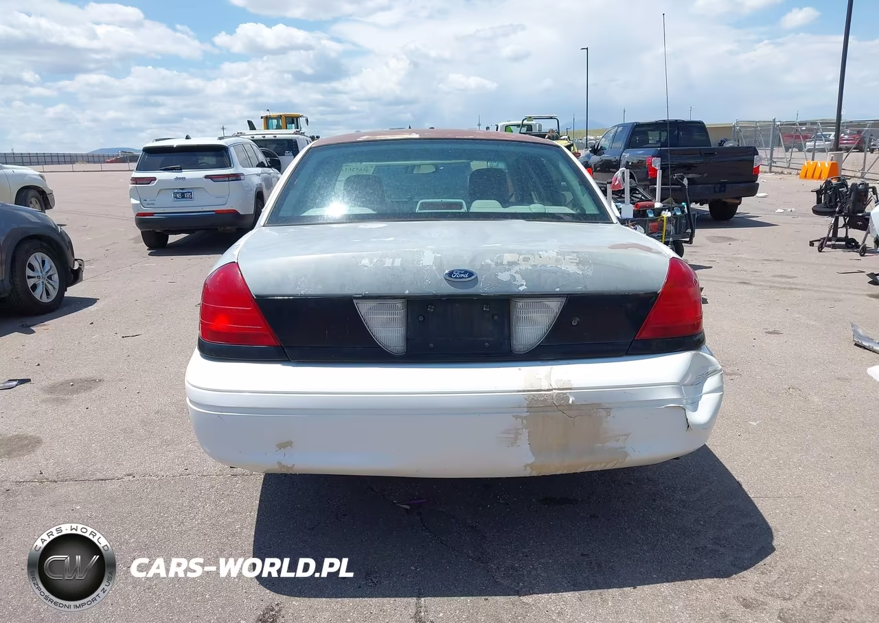 2005 Ford Crown Victoria Police VIN:2FAHP71W35X165890 - 16