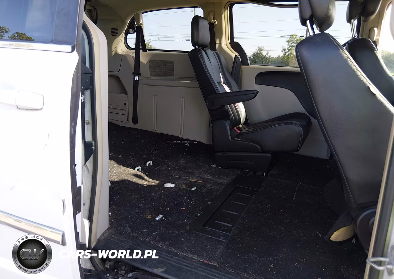 2016 Chrysler Town & Country Touring VIN:2C4RC1BGXGR206408 - 8