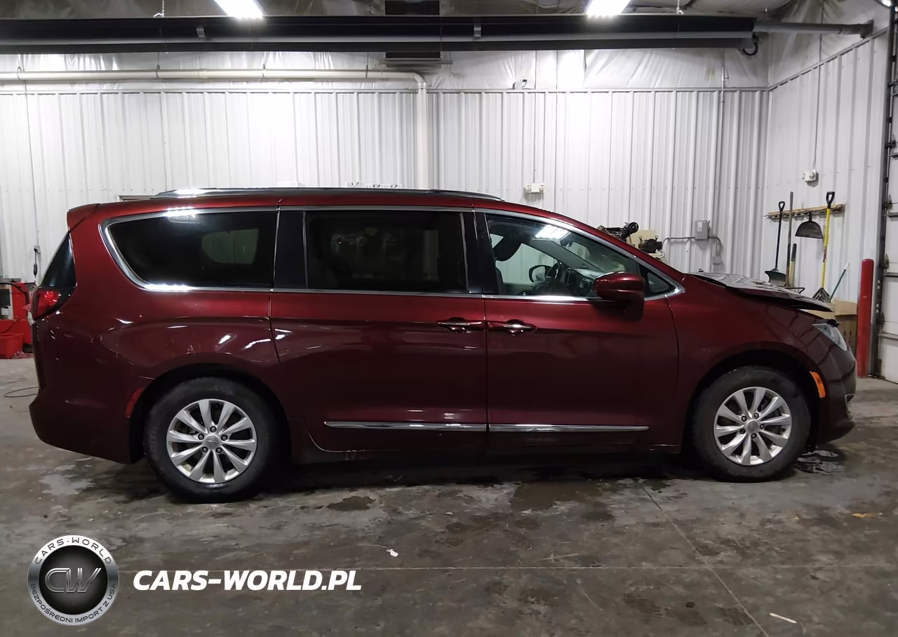 2018 Chrysler Pacifica Touring L VIN:2C4RC1BG2JR110070 - 14
