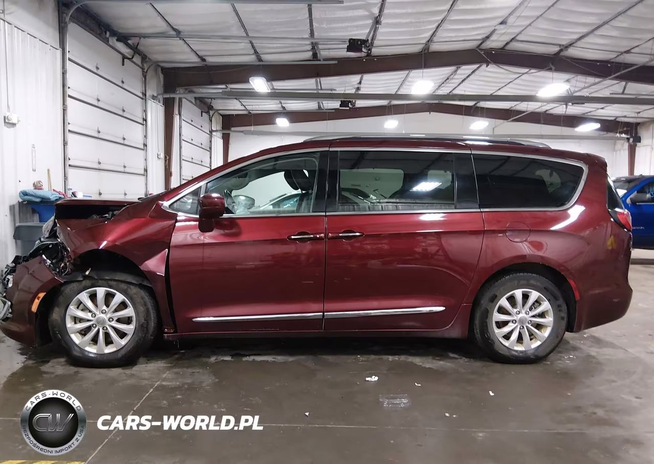 2018 Chrysler Pacifica Touring L VIN:2C4RC1BG2JR110070 - 15