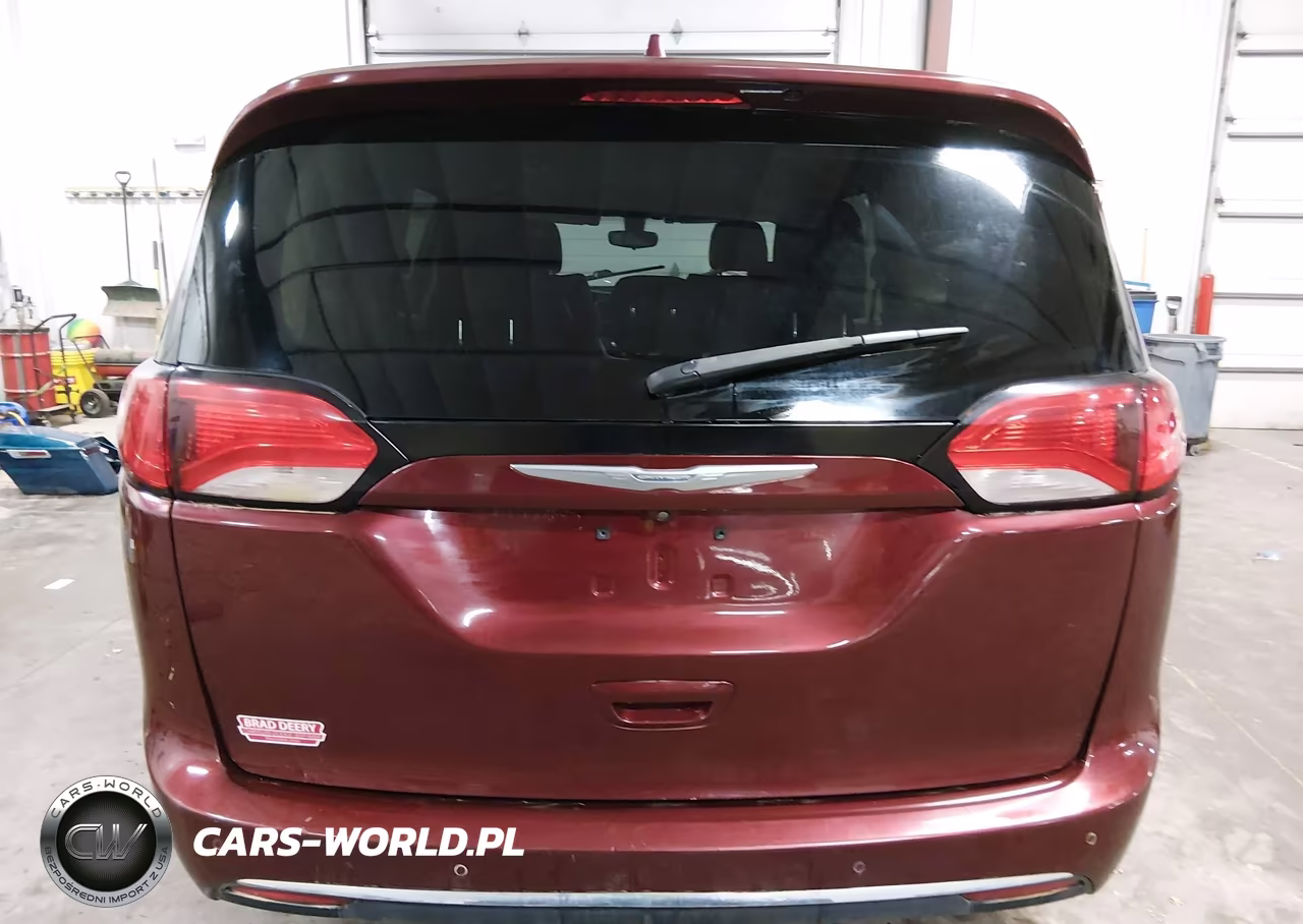 2018 Chrysler Pacifica Touring L VIN:2C4RC1BG2JR110070 - 17