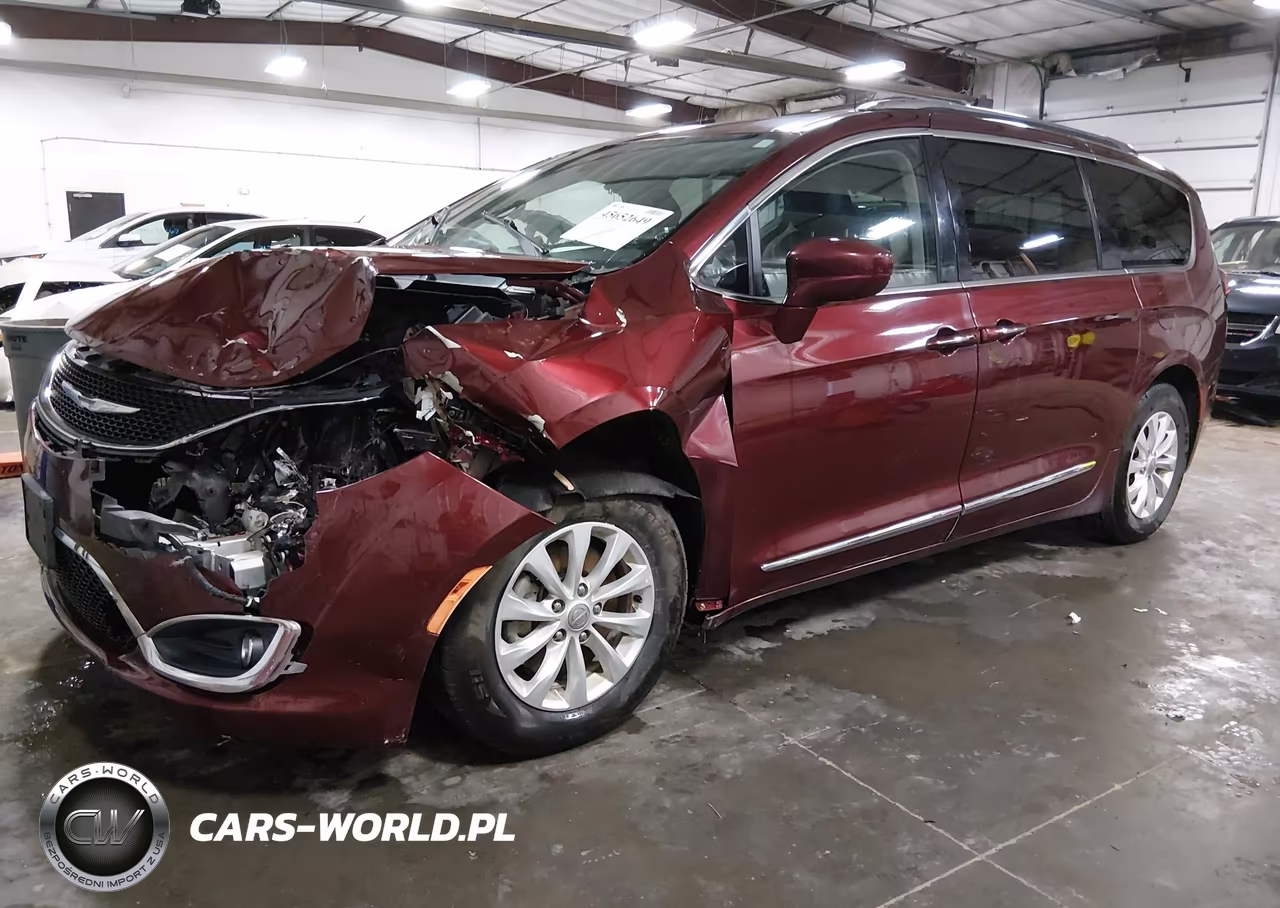 2018 Chrysler Pacifica Touring L VIN:2C4RC1BG2JR110070 - 2