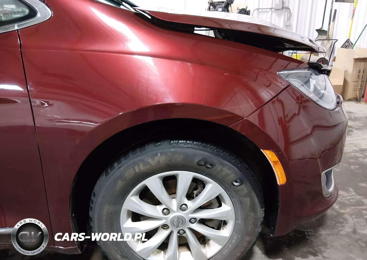 2018 Chrysler Pacifica Touring L VIN:2C4RC1BG2JR110070 - 21