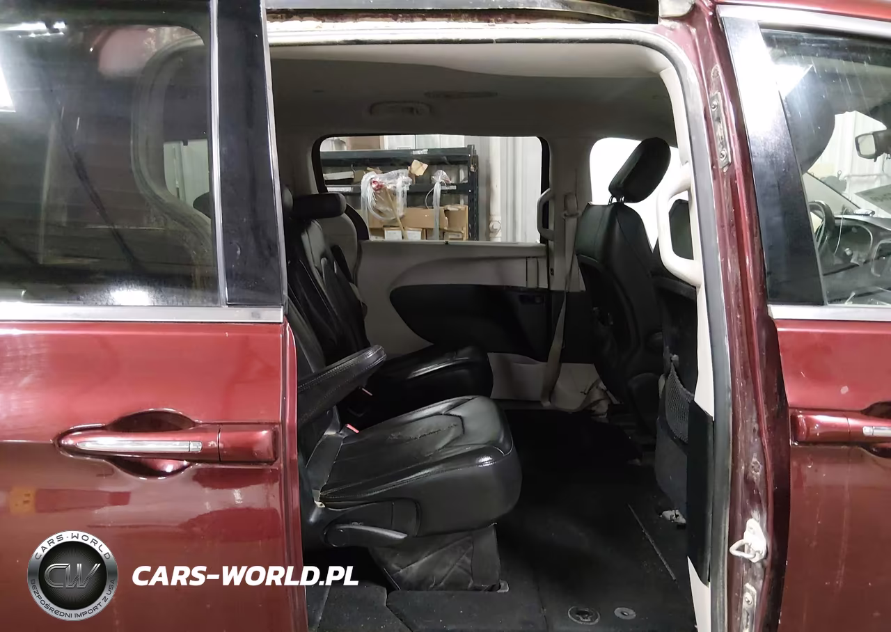 2018 Chrysler Pacifica Touring L VIN:2C4RC1BG2JR110070 - 8