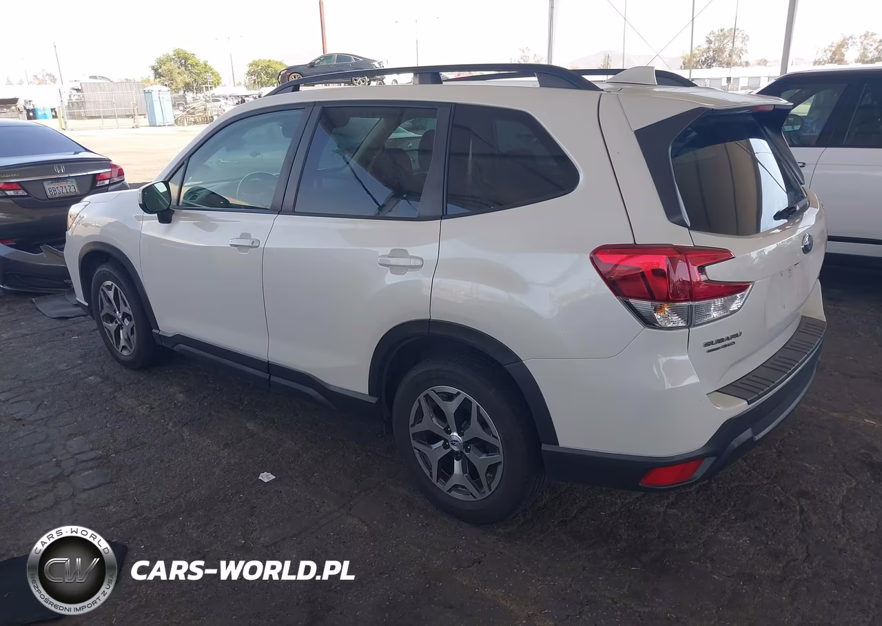 2021 Subaru Forester Premium VIN:JF2SKAJC0MH527756 - 3