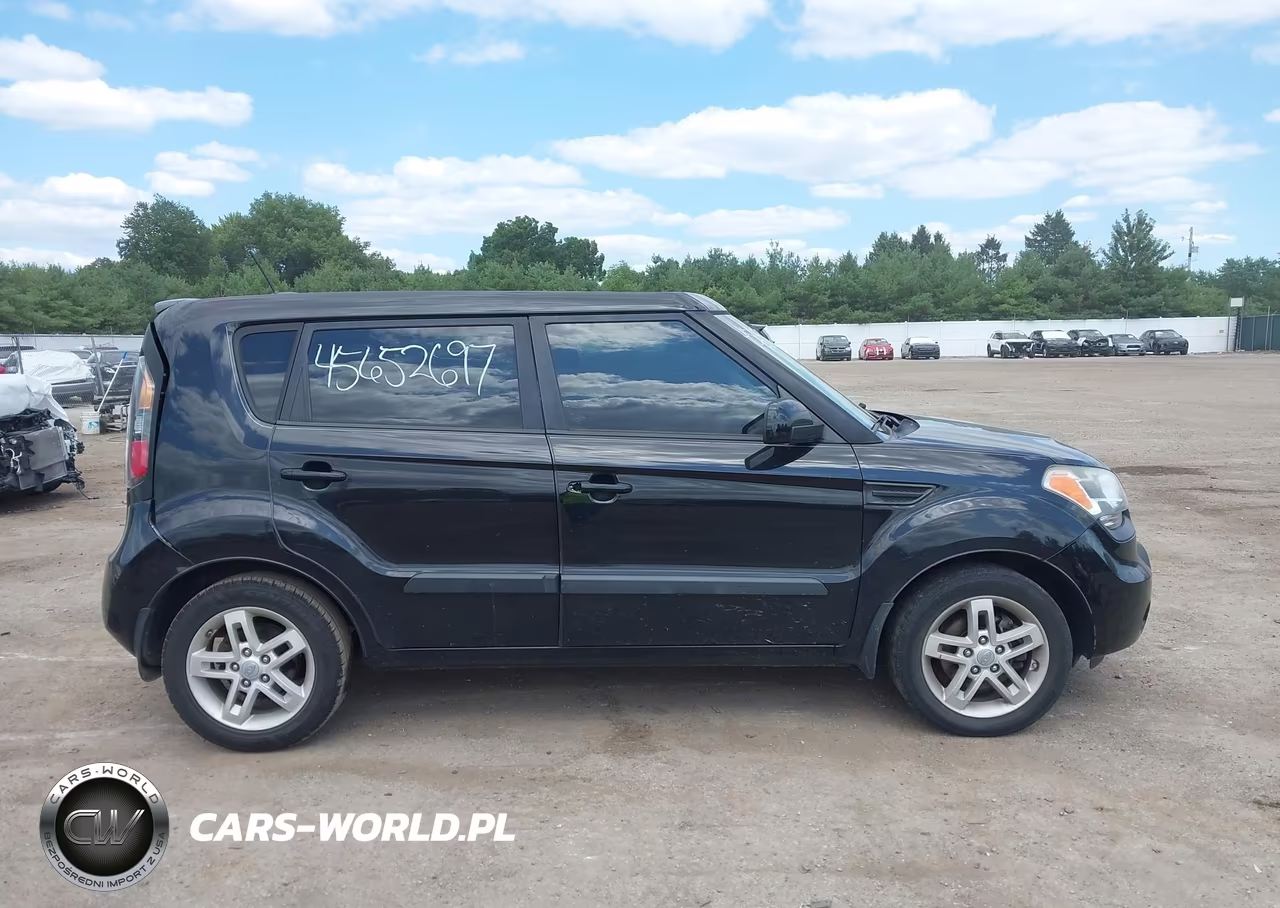 2011 Kia Soul + VIN:KNDJT2A28B7195430 - 13