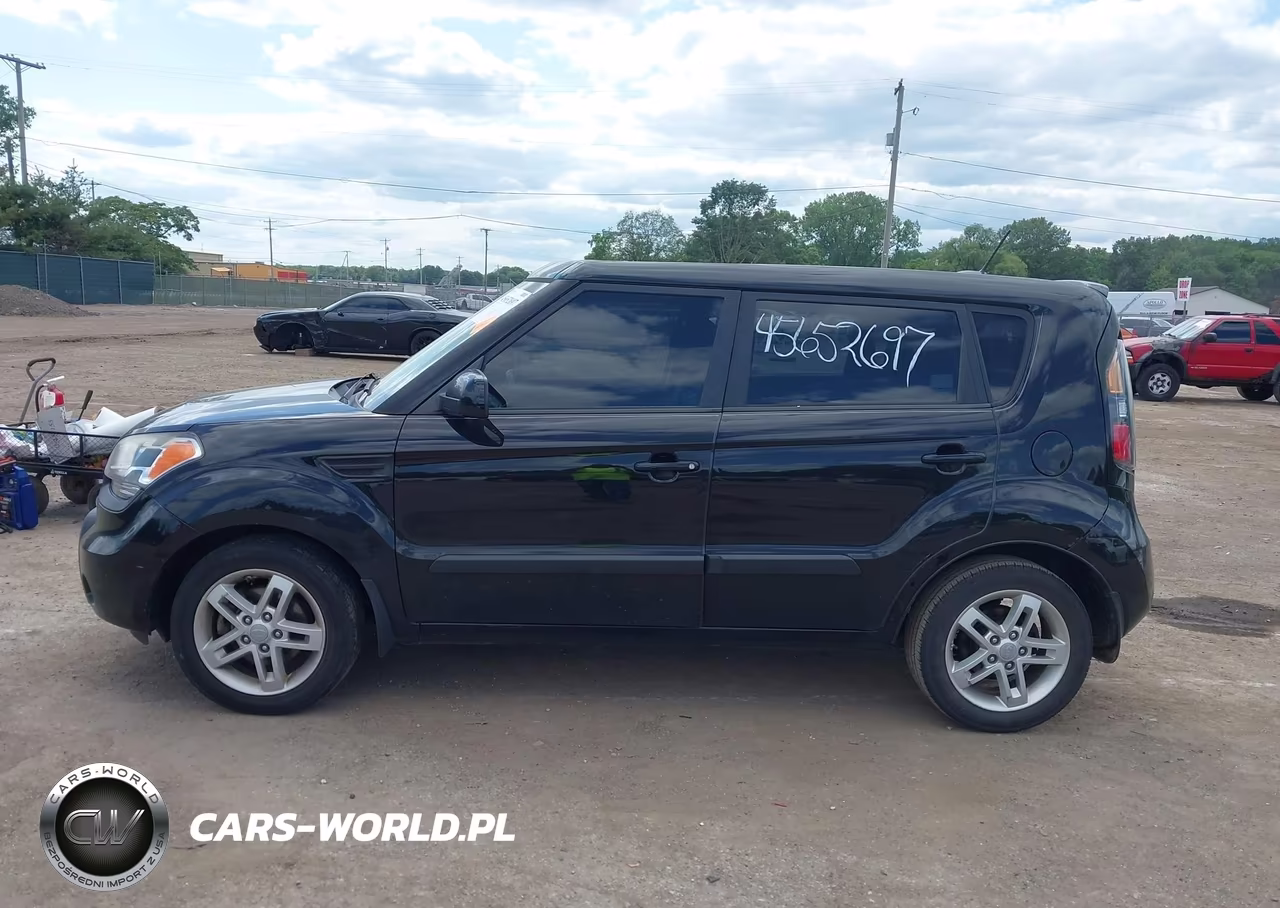2011 Kia Soul + VIN:KNDJT2A28B7195430 - 14
