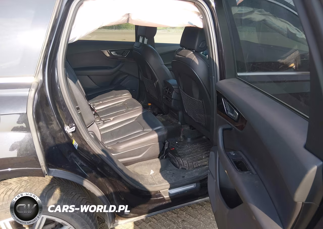 2017 Audi Q7 3.0T Premium VIN:WA1LAAF74HD033165 - 8