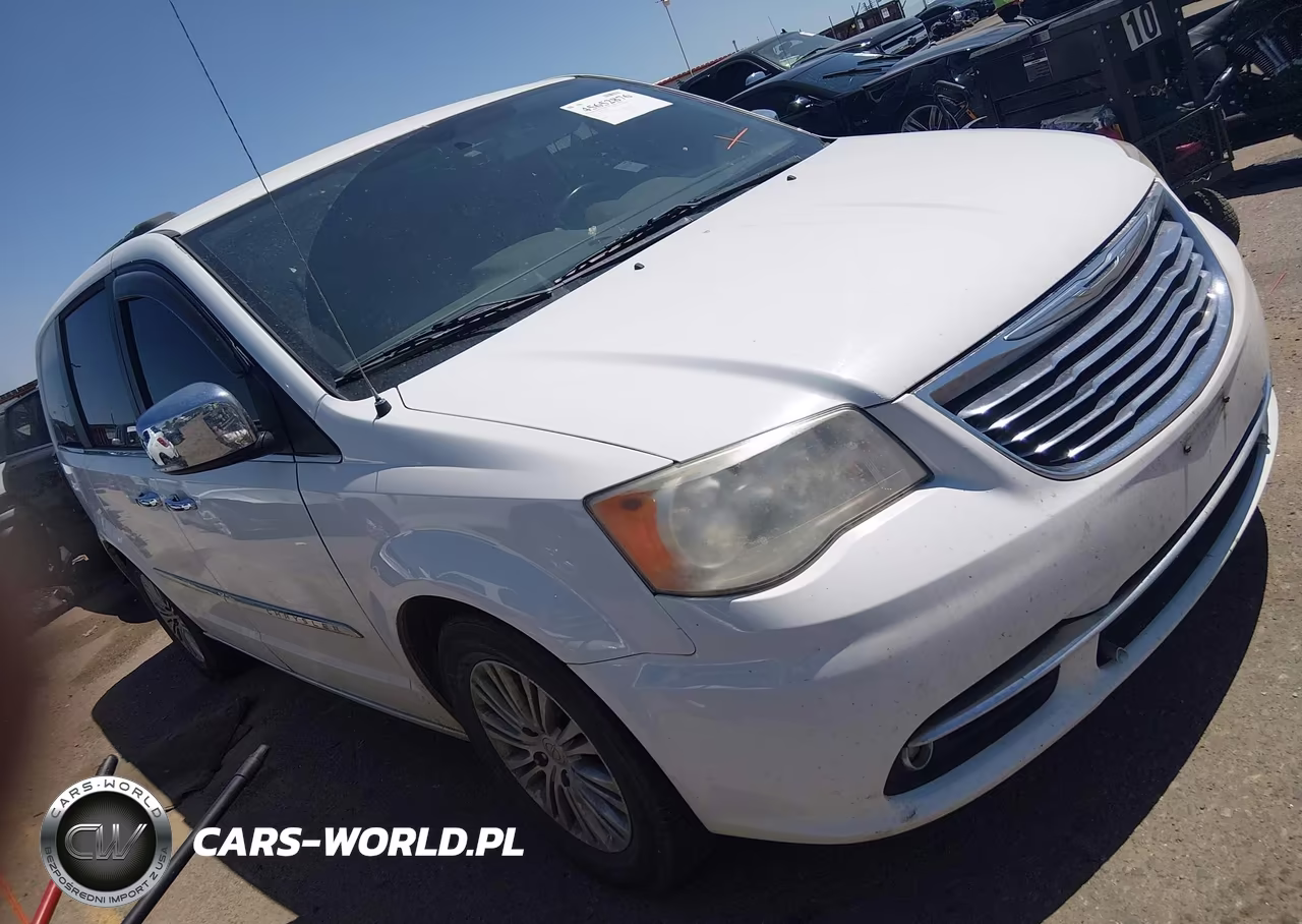 2013 Chrysler Town & Country Touring-L – zdjęcie 1 z 11
