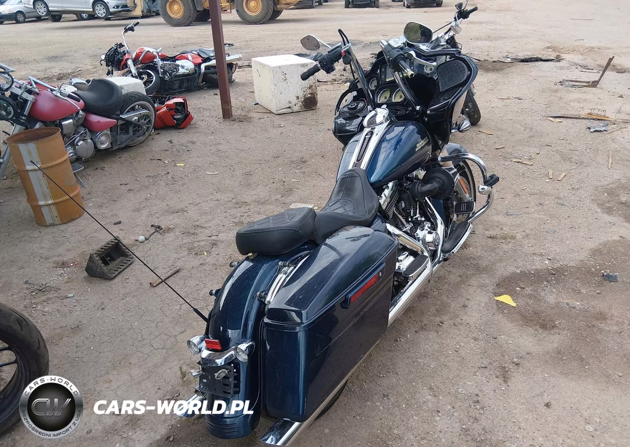 2016 Harley-Davidson Fltrxs Road Glide Special VIN:1HD1KTM19GB633371 - 3