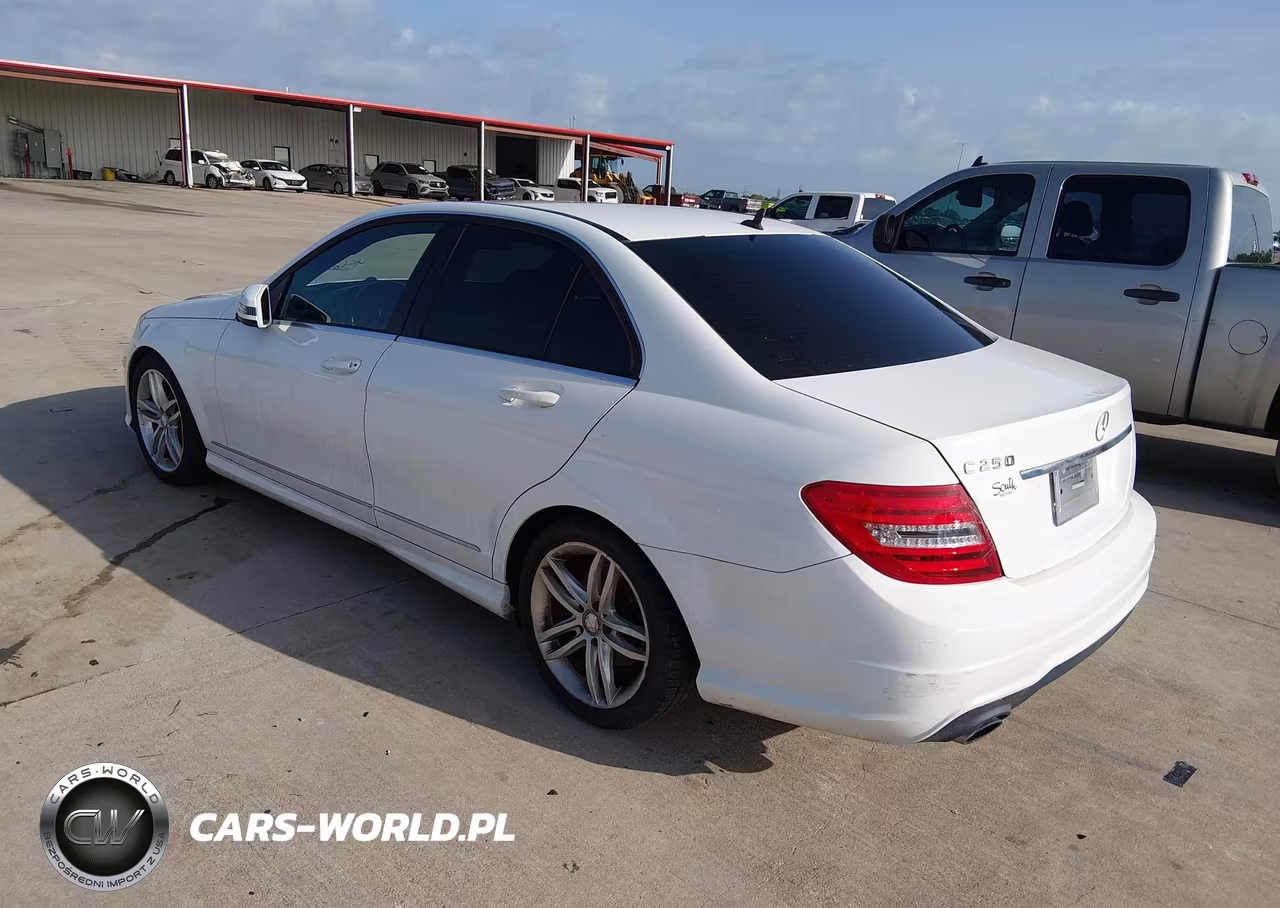 2013 Mercedes-Benz C 250 Sport VIN:WDDGF4HB9DR250077 - 3