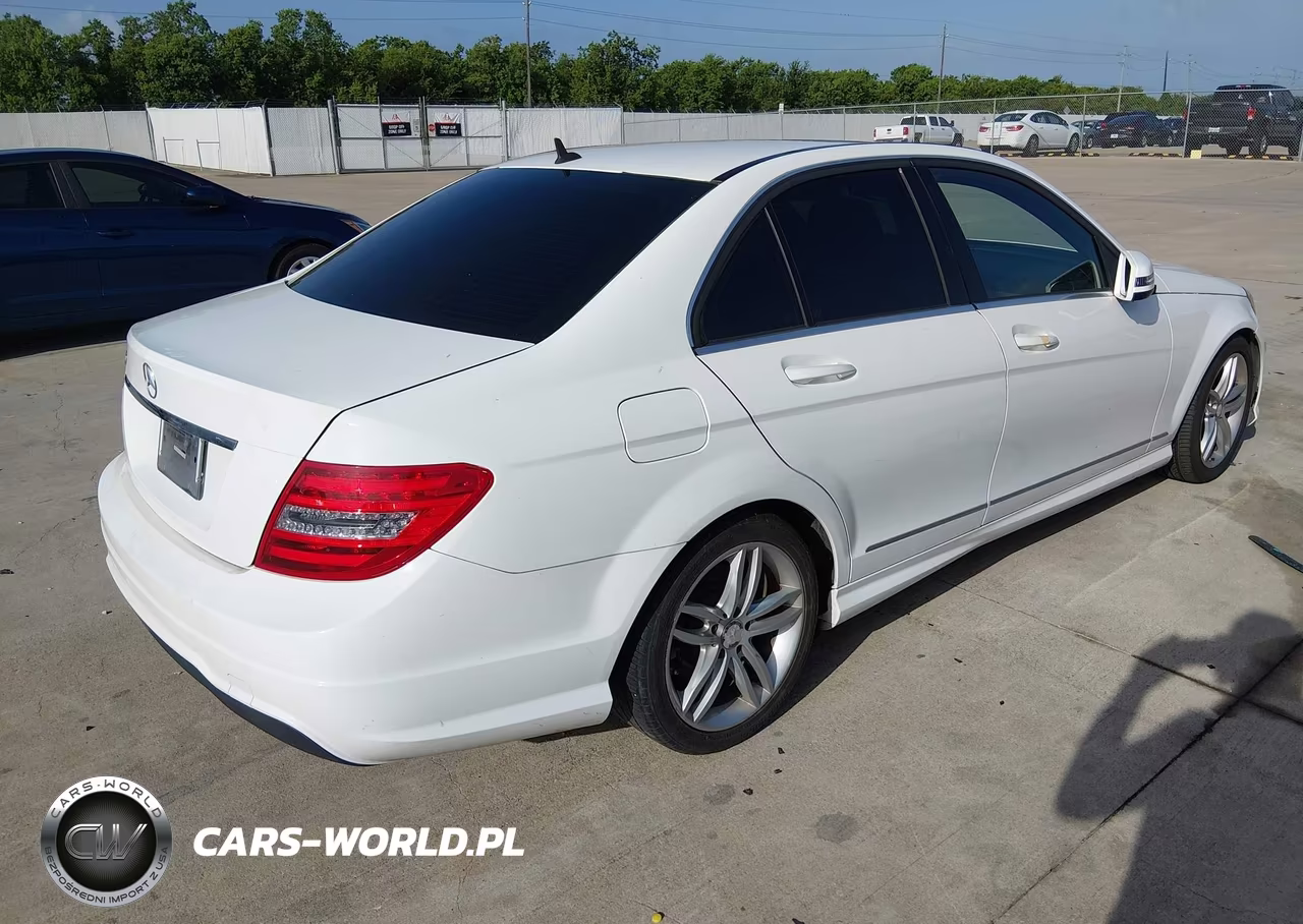 2013 Mercedes-Benz C 250 Sport VIN:WDDGF4HB9DR250077 - 4