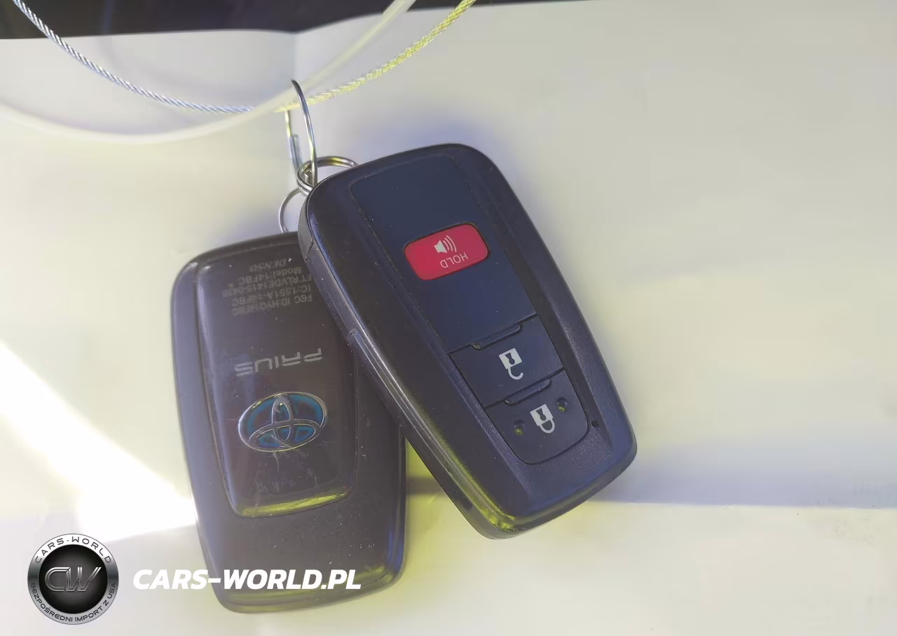 2016 Toyota Prius Two VIN:JTDKBRFU7G3508184 - 11