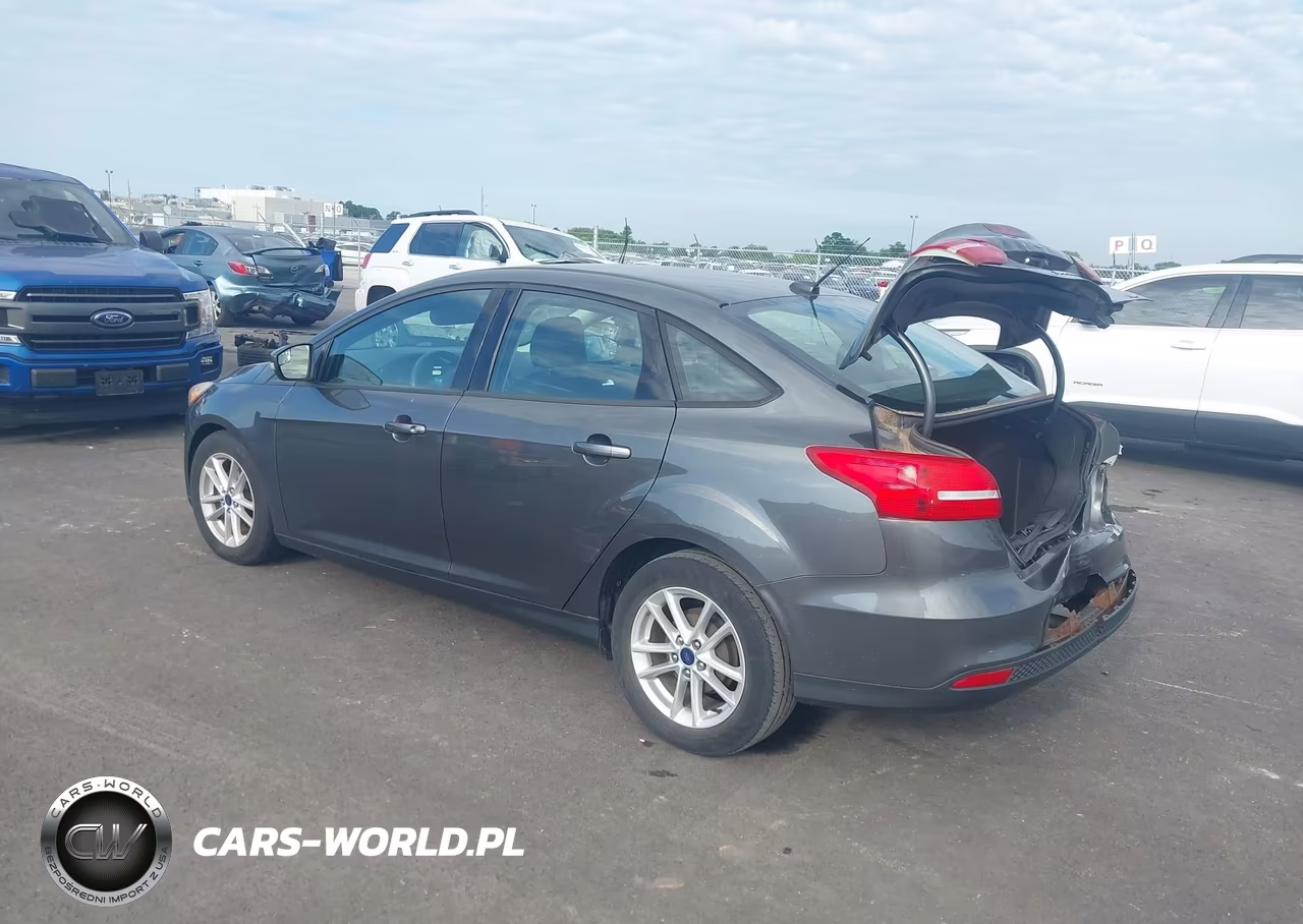 2017 Ford Focus Se VIN:1FADP3F24HL221785 - 3