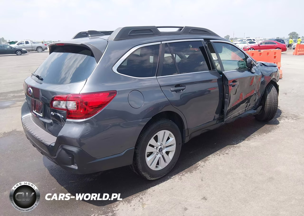 2018 Subaru Outback 2.5I Premium VIN:4S4BSACC4J3320948 - 4